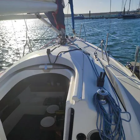 Vrs - Budget 21 Ft Boatel Parking Botel