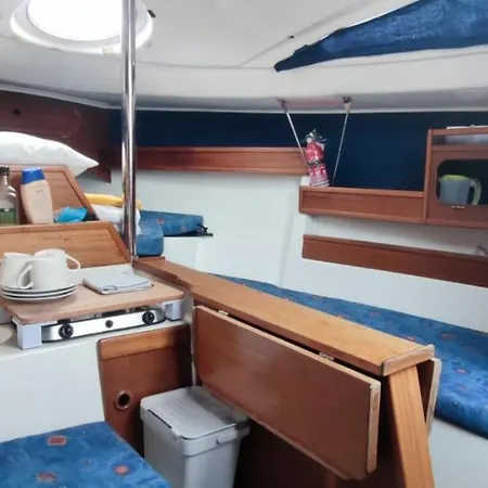 Vrs - Budget 21 Ft Boatel Parking Botel