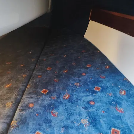 Bateau-hôtel Vrs - Budget 21 Ft Boatel Parking *